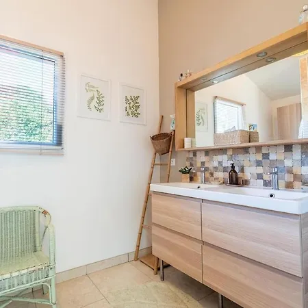 Typique Avec A Pied Vila